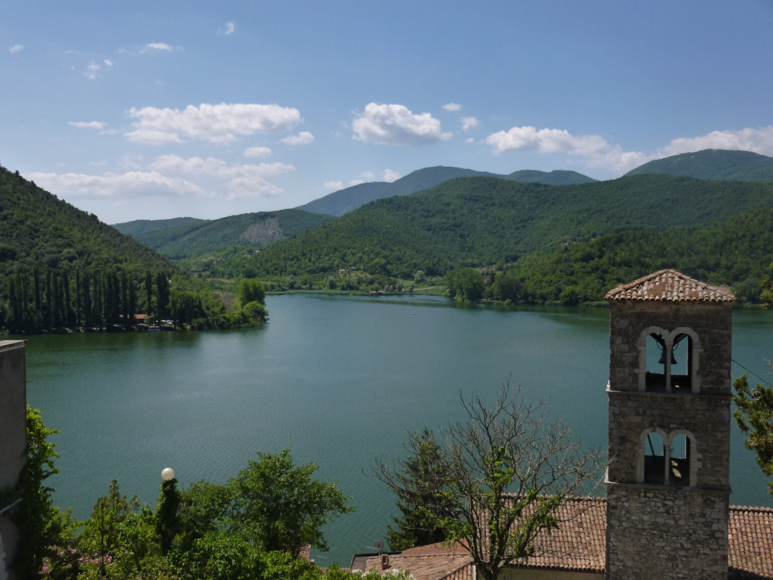 PIEDILUCO E IL LAGO FIABESCO DELL'UMBRIA Ostello di Foligno